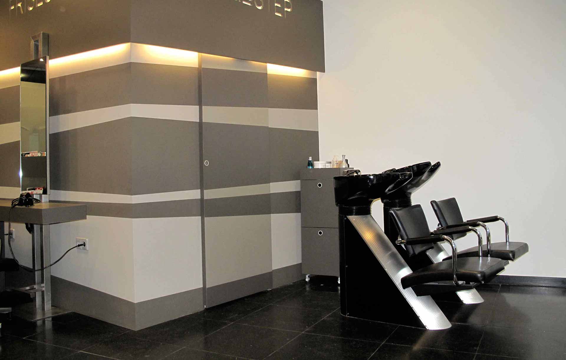 Im Friseur im STEP